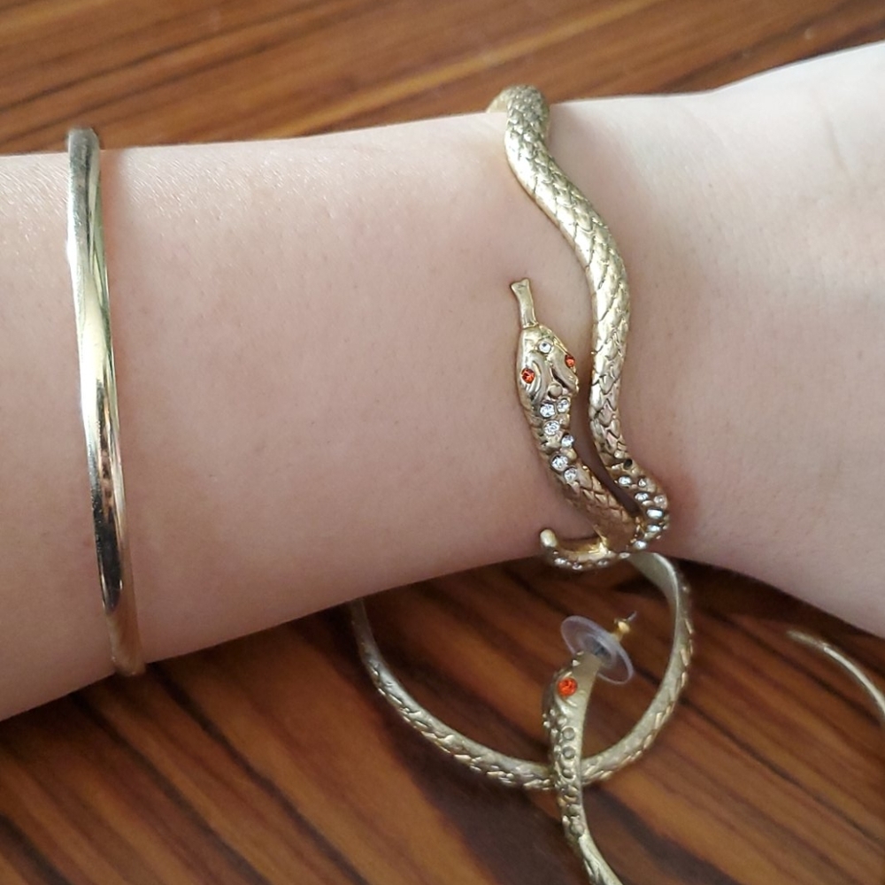 3 pc Gold serpent set 🐍